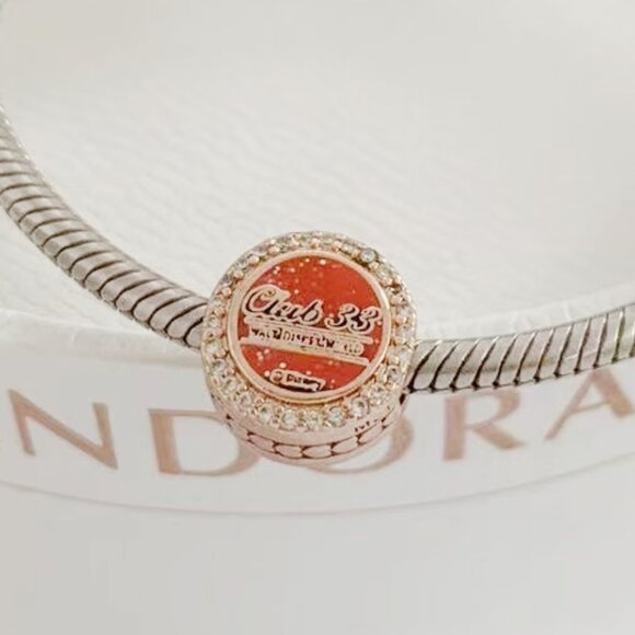 2021 Pandora Winter Release 925 Sterling Silver Disney World Club 33 Charm - Picture 3 of 4
